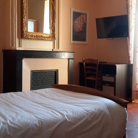 Auberge Le Bistrot De Lussan Lussan  Экстерьер фото