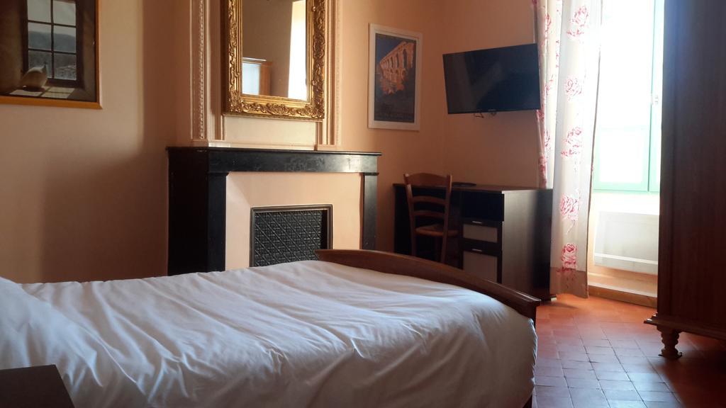 Auberge Le Bistrot De Lussan Lussan  Экстерьер фото