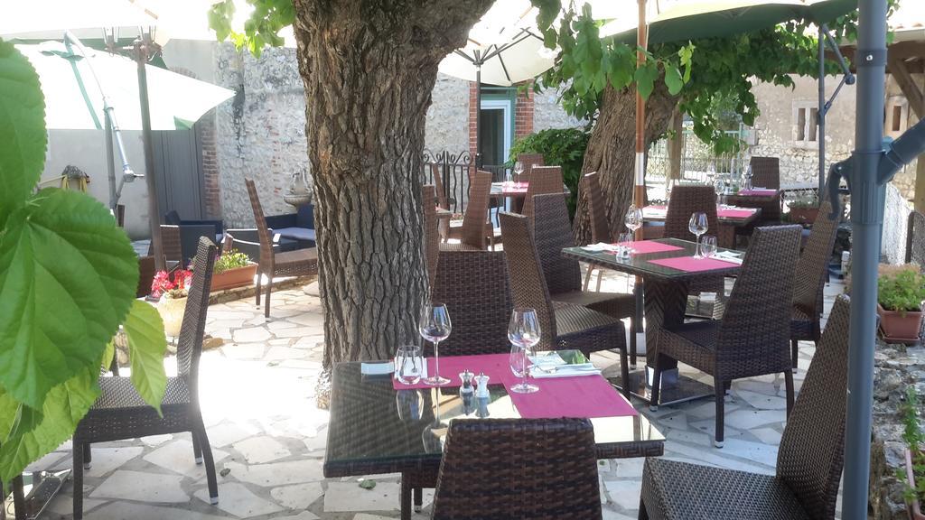 Auberge Le Bistrot De Lussan Lussan  Экстерьер фото